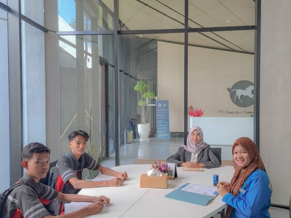 SERAH TERIMA SISWA MAGANG SMK LINGUA PRIMA TAHUN PELAJARAN 2025-2026